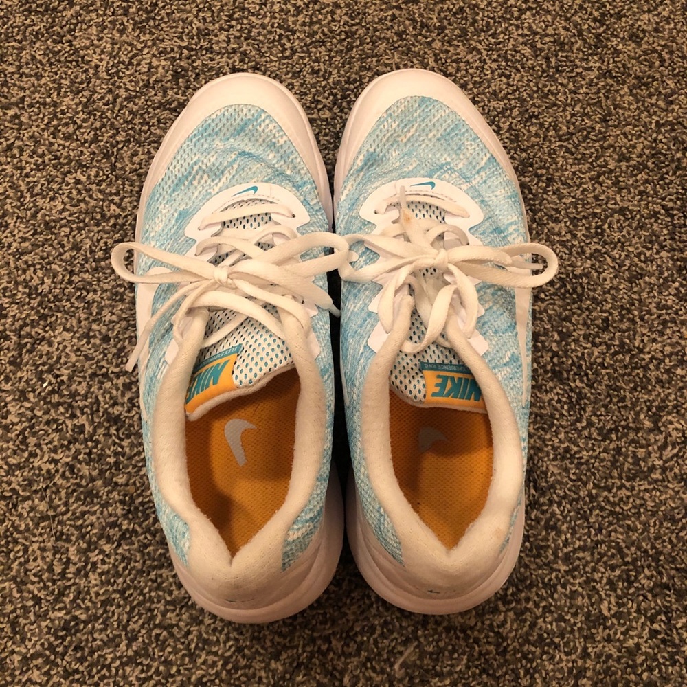 Nike react tennis shoe